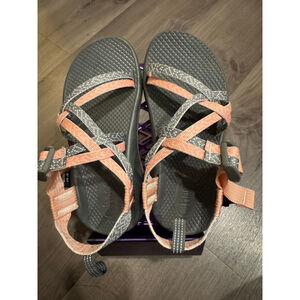 Kids Girls Chaco Gray Peach Sandals, Size 2